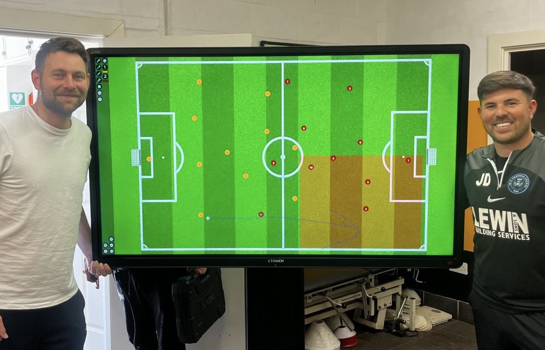 🤝 Thanks to @luketuffs and @ftaudiovisualuk for setting us up with our fantastic new interactive touchscreen TV! We can’t wait to explore all its features to help enhance us on the pitch. Hours of fun ahead for @JDecruz10! 🖥️ #WeAreMerstham 🧡🖤