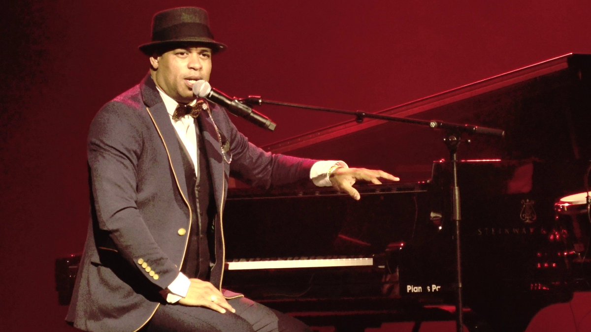 🎬 Retour en images
Hier soir, Roberto Fonseca a enflammé la scène de Jazz en Comminges !
En première partie, vous avez aussi pu entendre Brad Mehldau.
Rendez-vous ce soir pour la suite du festival !
Plus d'infos sur jazzencomminges.com