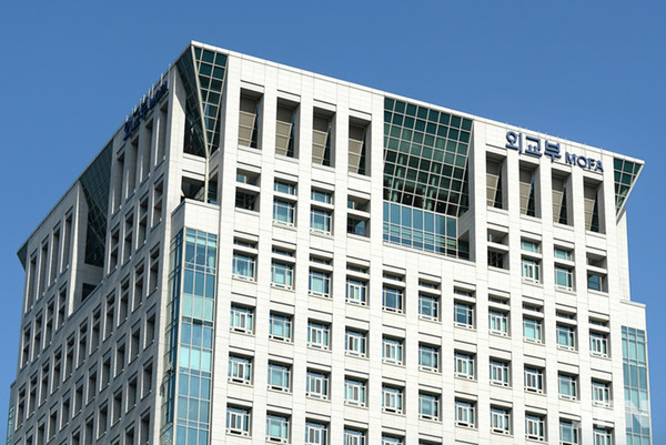 네이버 라인 사태와 관련하여 한국 내 여론이 악화되자 일본 총무성의 한국 언론 인터뷰를 한국 외교부가 제안했다고 조선일보가 보도했습니다.

윤석열 정부는 어느 나라 정부입니까?