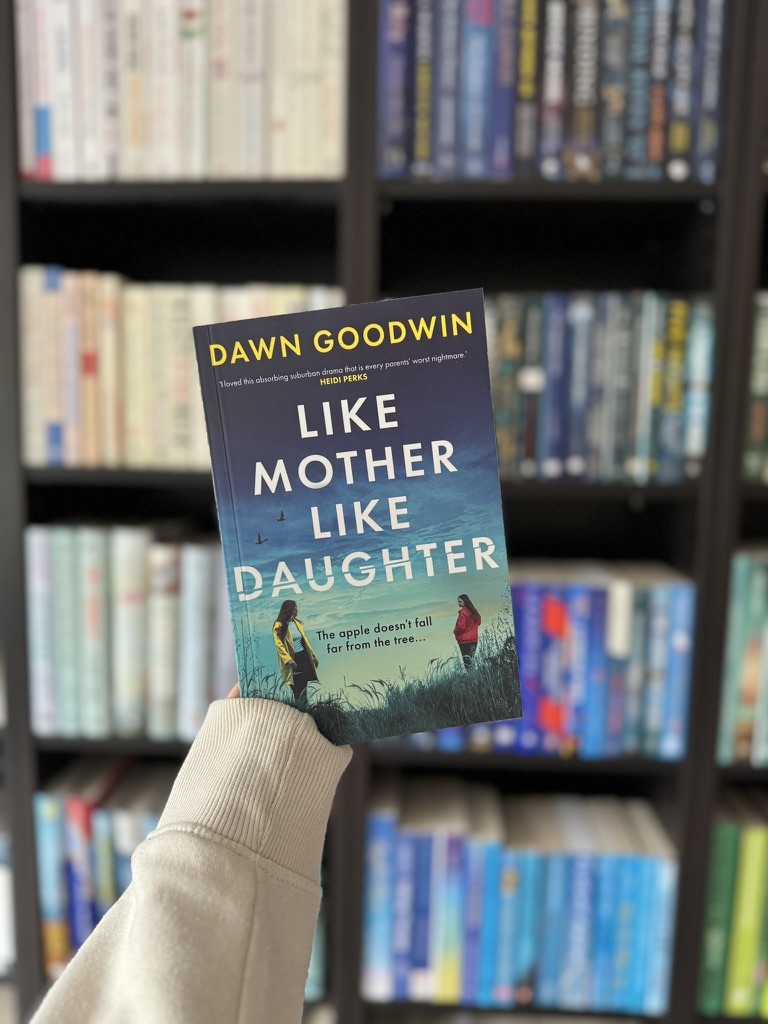 secret_bookblog's tweet image. 🥳🥳HAPPY PUBLICATION WEEK!🥳🥳

The week has finally arrived for @DGoodwinAuthor @HoZ_Books 📖

Full review⬇️
thesecretbookreview.co.uk/post/like-moth…

Purchase link⬇️
amazon.co.uk/Like-Mother-Da… - Free on KU

uk.bookshop.org/a/13594/978180…

👏🏻👏🏼 👏🏽 👏🏾 👏🏿

#LikeMotherLikeDaughter
#DawnGoodwin
#headofzeus