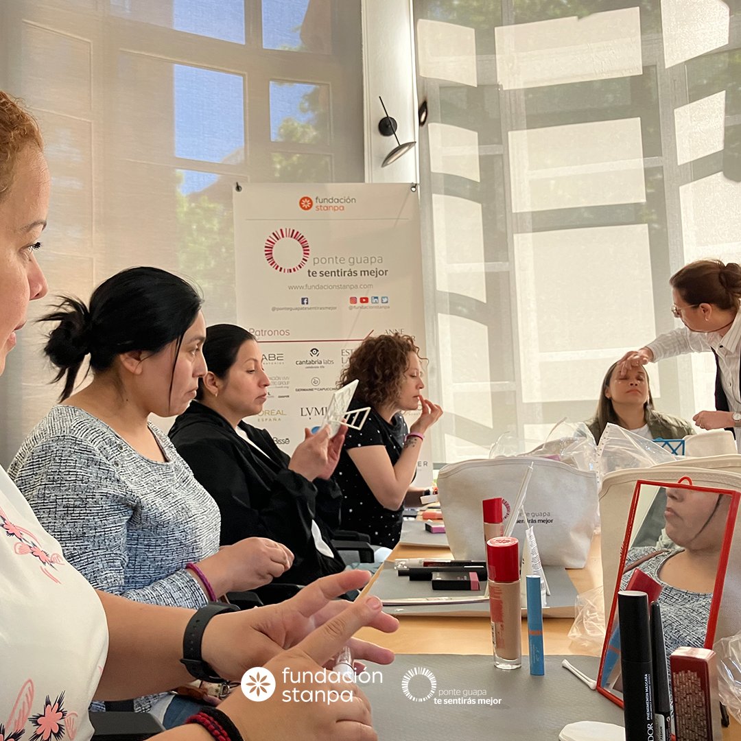 En honor al día de la Madre, hemos impartido un taller 'Ponte guapa te sentirás mejor' junto a la Fundación de Oncología infantil Enriqueta Villavecchia, para todas las mamás que tienen hijos en tratamiento oncológico. Ha sido una preciosa iniciativa, @FEVillavecchia 😊