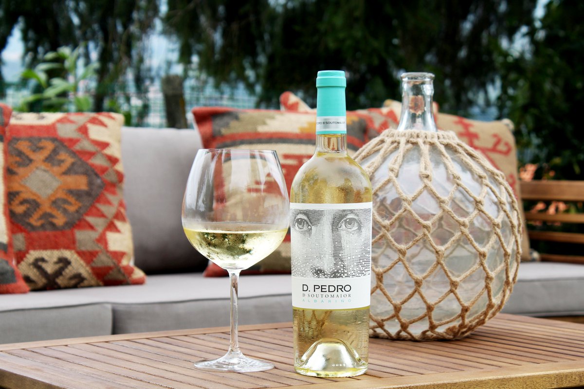 Empezar el fin de semana compartiendo una botella de #DPedro y disfrutando del buen tiempo 🥂☀️