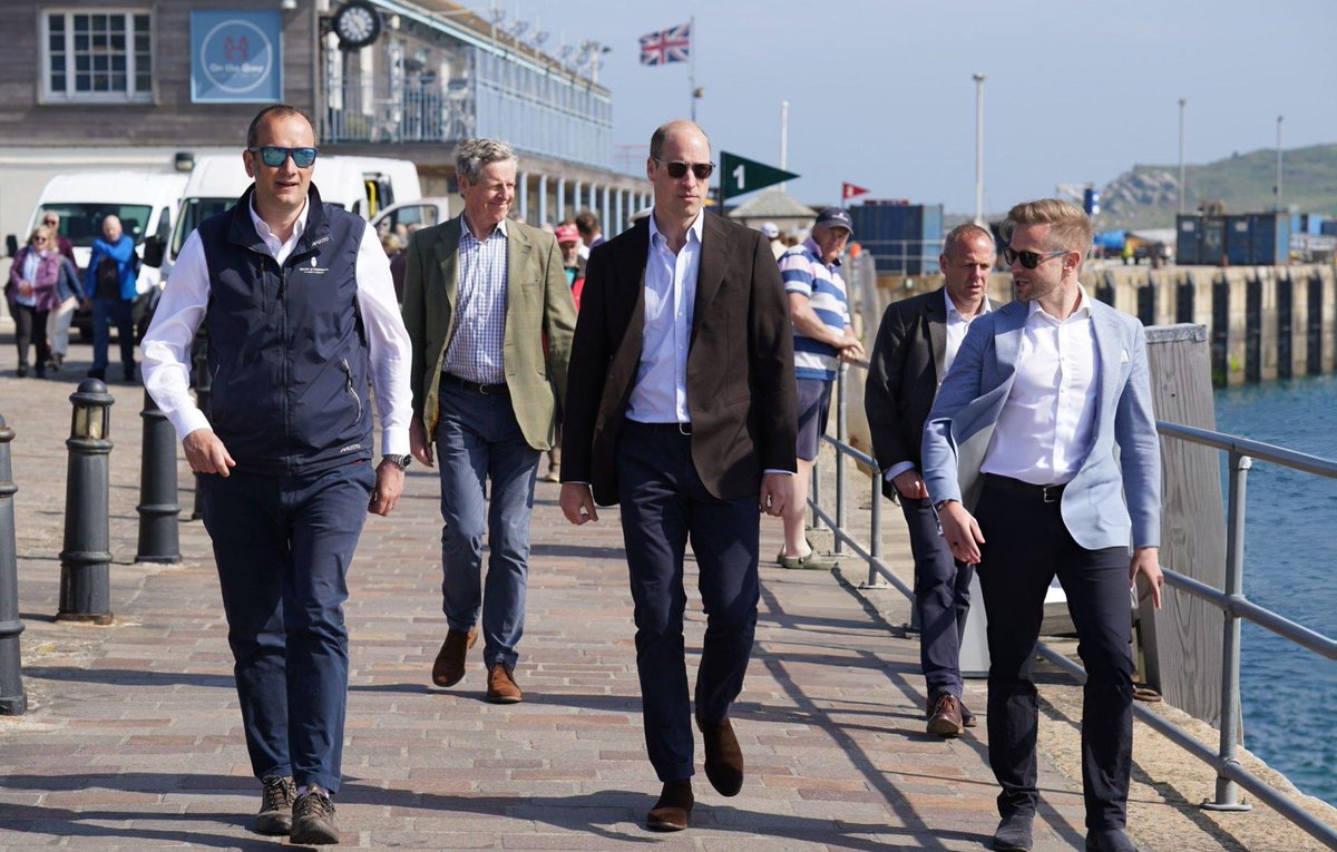 Prince William, known as The Duke of Cornwall arriving at St. Mary's Harbour, the maritime gateway to the Isles of Scilly, to meet representatives from local businesses operating in the area in Isles of Scilly.

We have Rob Dixon too 😎

📸: Birchall-WPA Pool/Getty Images
