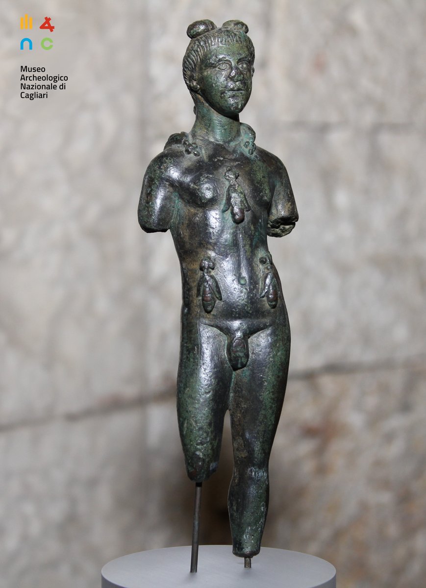 Conosciamo meglio il #territorio della #Sardegna attraverso i reperti del MuseoArcheologico 😎 Seguiteci ve lo raccontiamo in ita 🇮🇹 e eng 🇬🇧 👉 bit.ly/MuseoOliena 📷 Bronzetto votivo di Aristeo - Votive bronze of Aristaeus, from the area of Dule, Oliena (Imperial Roman age)