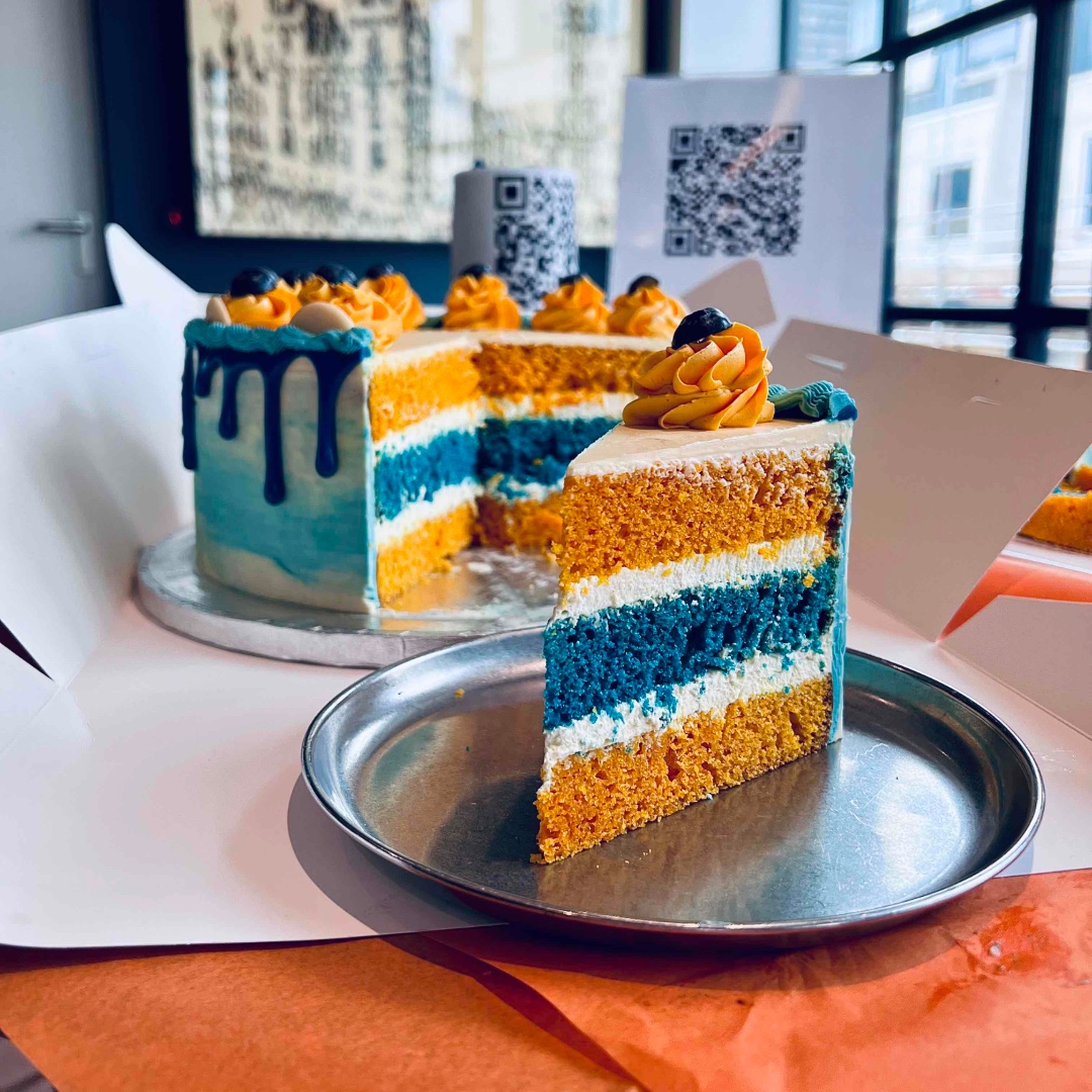 🍰✨ Happy Friday! Treat yourself to a beautiful slice of our delectable cake and add some sweetness to your day. Indulge in every bite and let the deliciousness brighten up your weekend. #HappyFriday #FridayTreat #FoodatWork
