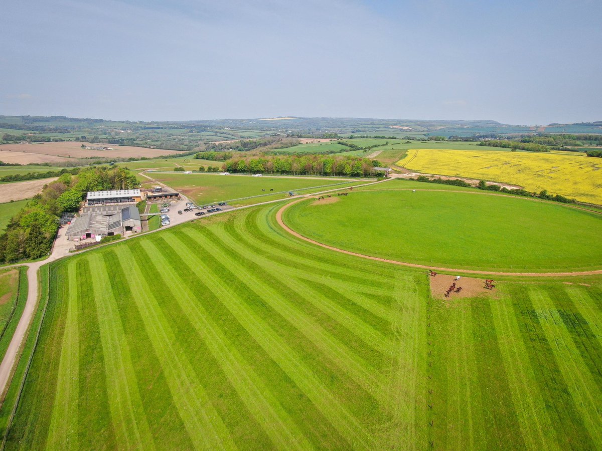 What a view of Ravenswell Farm 🙌 A brilliant shoot filming a new horse launch video for Deva Racing 🐎 Thanks to the brilliant team at @FOBRacing 👊