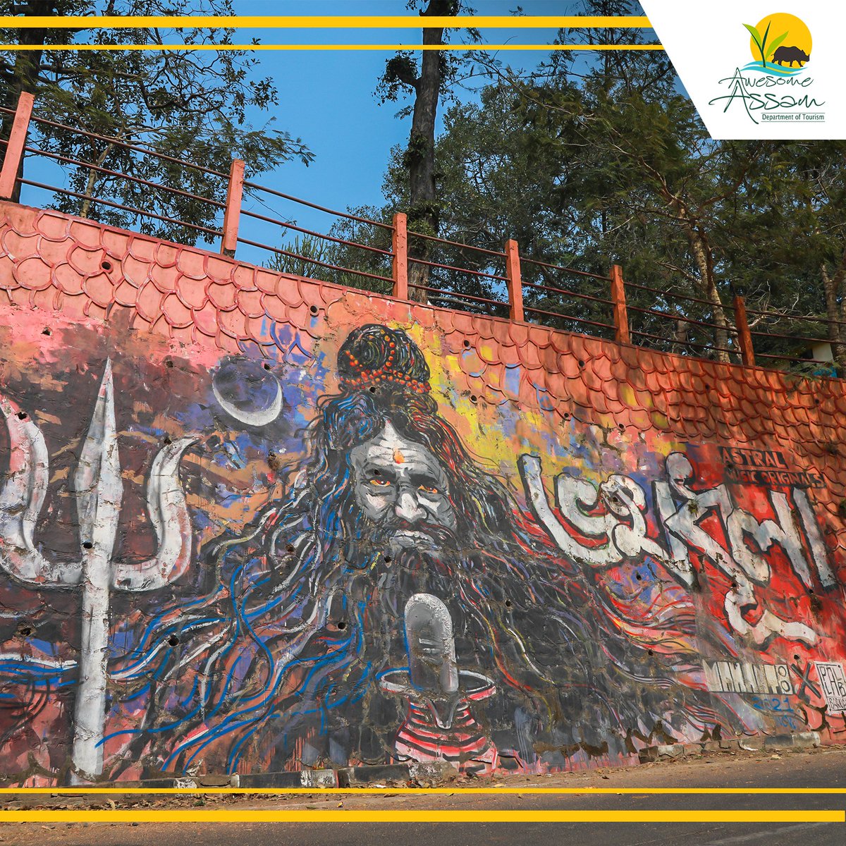 Art and spirituality in the same frame. (This graffiti on the outer wall of the Navagrahatemple in Guwahati can be seen while climbing up to the temple. ) #AwesomeAssam #NavagrahaTemple #Graffiti #Spirituality #Art #Guwahati #AssamTourism #Devotion #History #Heritage #Culture