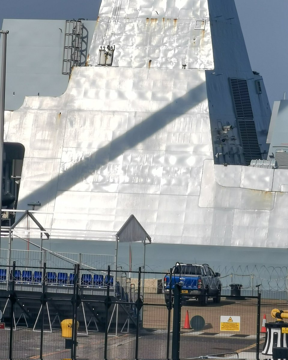 HMS Duncan being readied (Note the grandstand!!) @HMSDuncan @NavyLookout @WarshipCam @WarshipsIFR @warshipworld
