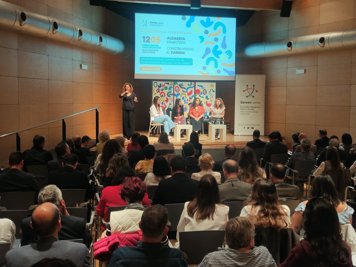 Celebramos el Día del Tercer Sector de Acción Social de Euskadi con @sareensarea . Más de 4.000 entidades vascas en favor de una sociedad cohesionada, inclusiva y participativa. #construyendoelcambio