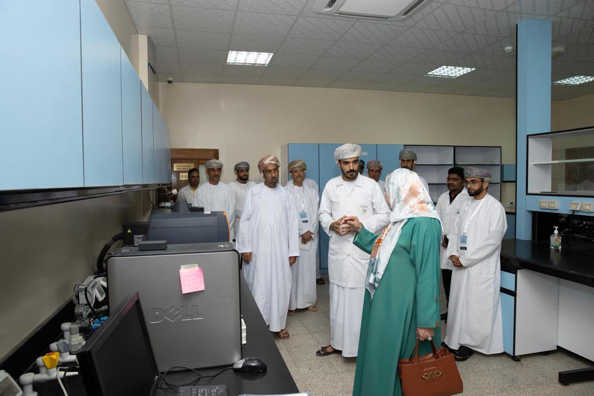 unizwaoman's tweet photo. معالي الأستاذة الدكتورة وزيرة التعليم العالي والبحث العلمي والابتكار تفتتح  عددًا من المختبرات البحثية الجديدة في #جامعة_نزوى ممثلة في مركز @NMSRC_UNizwa 

يتبع.. https://t.co/iM5iUXy9dh