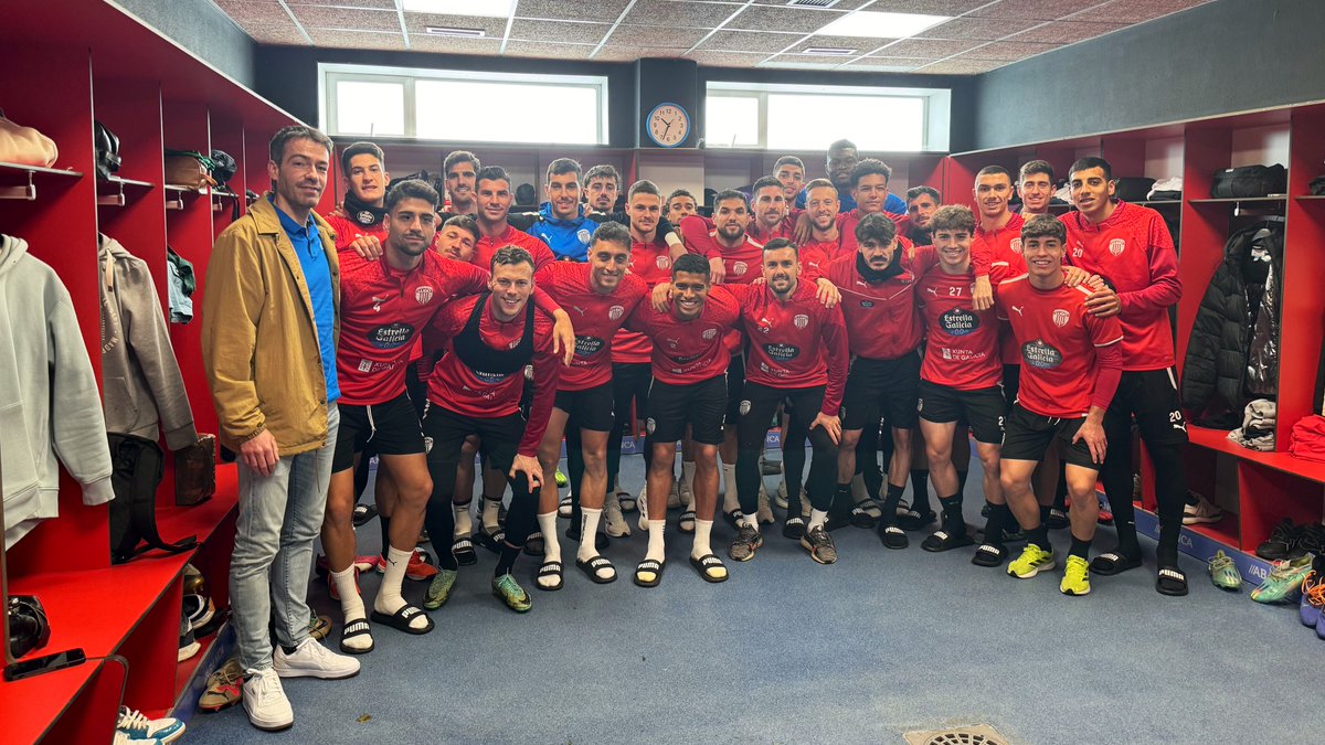 🗣️⚽️ #VisitasAFE | ¡Visitas a vestuarios!

🤜🏻🤛🏻 Gracias a los futbolistas del @CDeportivoLugo. 

👉🏻 Delegado #AFEFútbol: Borja Yebra.

#UnidosSomosMásFuertes 💪🏻⚽️