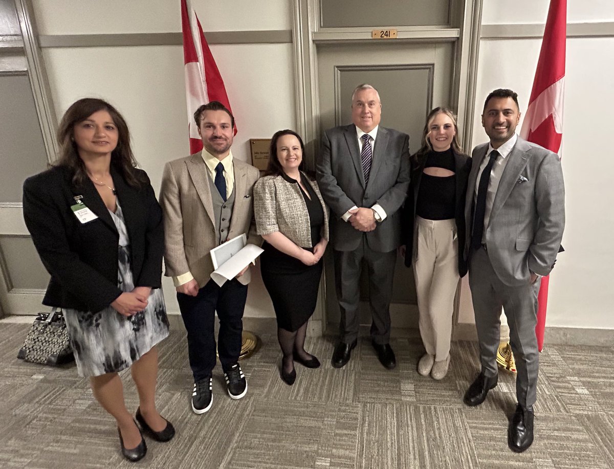 Great to meet with @DougShipleyBSOM to showcase our work @HeartLifeCanada  on our National #heartfailure Framework for Change and learn about his on PMB C-389 to remove the tax on AEDs. A bill that will save lives.  #HeartFailureWeekCan