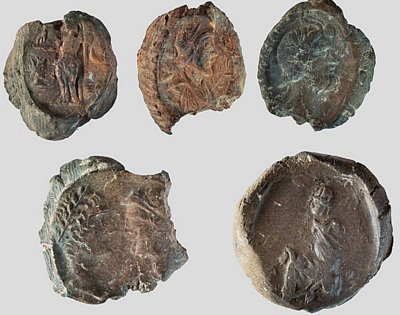 #FindsFriday - More than 1,000 ancient sealings related to the Graeco-Roman pantheon were unearthed in a late antique building complex, which could be an unidentified church. from the municipal archive of the ancient city of Doliche, Turkey. tinyurl.com/ypbyua25