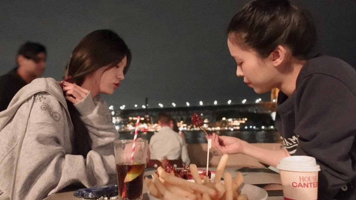 RYEJIF1LM's tweet photo. ryujin and yeji date !! https://t.co/ODy7tqIU6Y