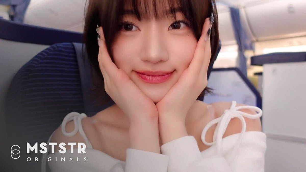 Billlieofficial's tweet photo. [VIDEO] [B-side log] in Japan #7 l 즐거웠던 요코하마 마지막 날 l 디저트로 싹트는 우정😋

🔗 https://t.co/Czg0gIGzqG

#Billlie #빌리 #B_side_log https://t.co/I49aTnr5Td
