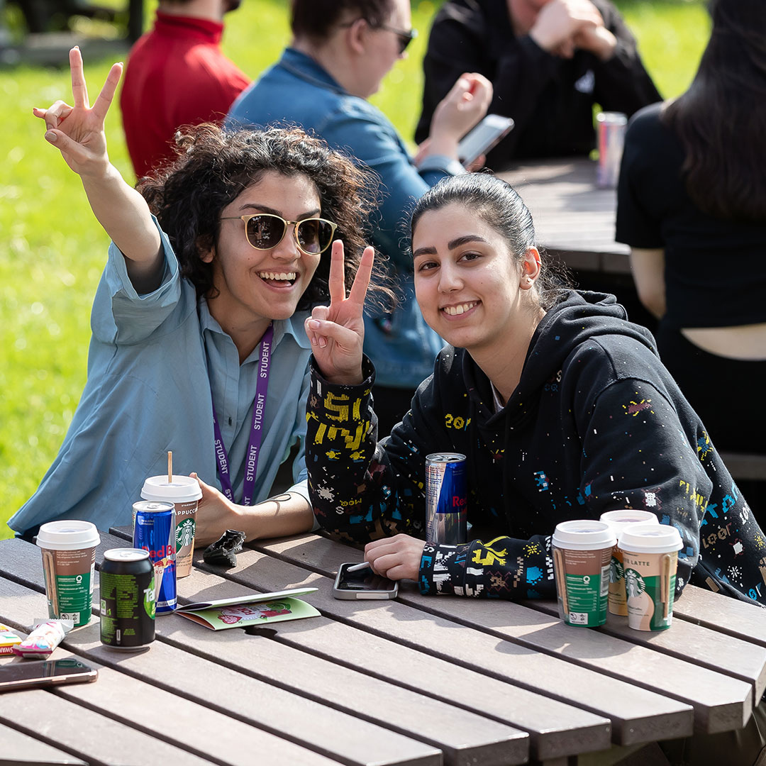 The @uochester Summer Fair is back for 2024! 📅 Friday 17 May ⏰ 3pm-6pm 📍Exton Park Featuring: 🌞 External suppliers giving away free samples 🌞 Grounds and Gardens plant stall 🌞 Live music 🌞 Free sports games and activities No need to book!