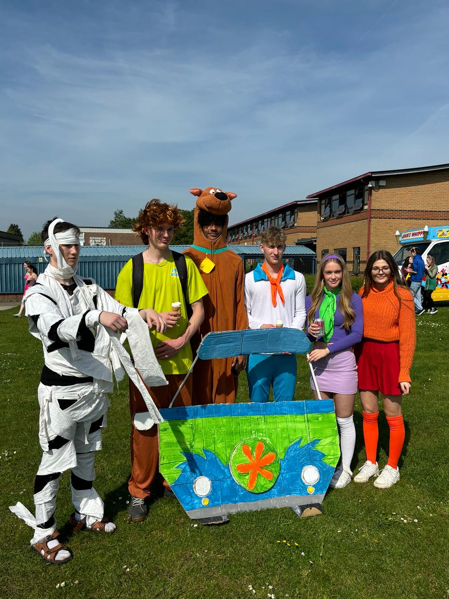 Fabulous weather to add to our Year 13 leavers celebrations - fun, games and ice cream, what more could you want!

#ws_year13 #ws_sixthform #ws_leaversday2024 #wearewallingfordschool #ableandqualified