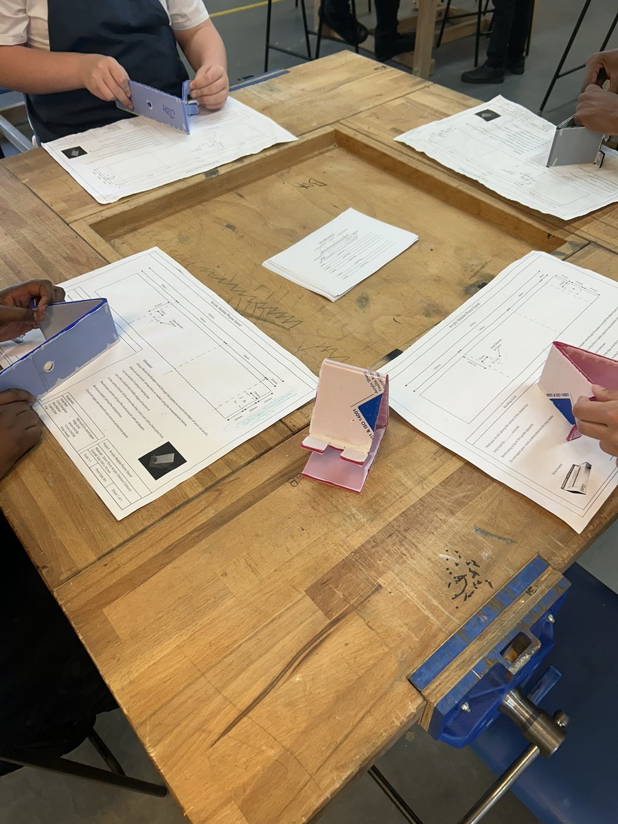 SpringwestDT's tweet image. Wow!🤩 Our year 8 students were incredible this morning while using the line bender to make their phone stands! We love teaching our students new skills, this was their first time working with acrylic and we are so impressed with the outcome 👏 💃 🛠️🪚🔩 @SpringwestA