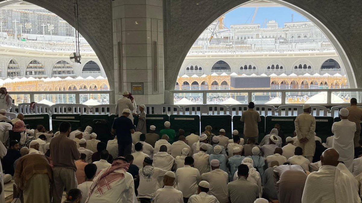 Pilgrims offering Juma prayer under 41°C 🌡️ in Masjid al-Haram 🕋, #Makkah.