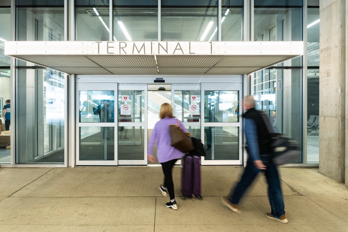 In addition to various on-site parking options, there are many ways to travel to and from MSP Airport 🚕 Discover alternative ground transportation options: ow.ly/onBr50RytLX