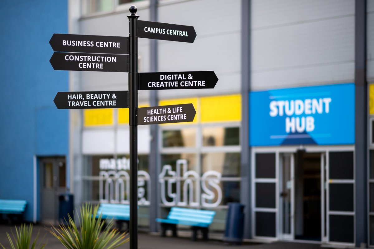 Visit our Open Day tomorrow from 10am-1pm for: ✅ Apprenticeship talks at 10:30am & 11:30am ✅ T Levels talks at 11am ✅ Higher education options with @uc_oldham ✅ Free food & ice cream and more! Sign up: ow.ly/EKg550RAnGH