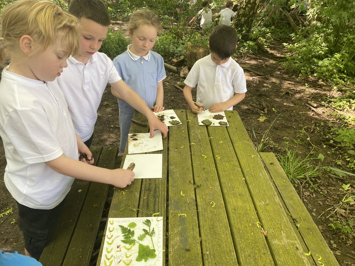 MissWildmanStM's tweet photo. Lovely patterns, using things we have found in the secret garden! @StMSchStewkley #artatstmichaels https://t.co/EXEA8c4F6P