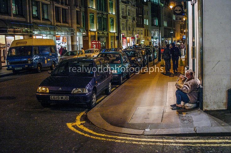 A homeless woman sells The Big Issue in Covenant Garden, London, England. Gary Moore photo. Real World Photographs. #homeless #poverty #london #england #coventgarden #ldn #unitedkingdom #garymoorephotography #realworldphotographs #nikon #photojournalism #photography