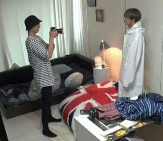 "jungkook caring/supporting taehyung"

 —— a heartwarming thread...♡