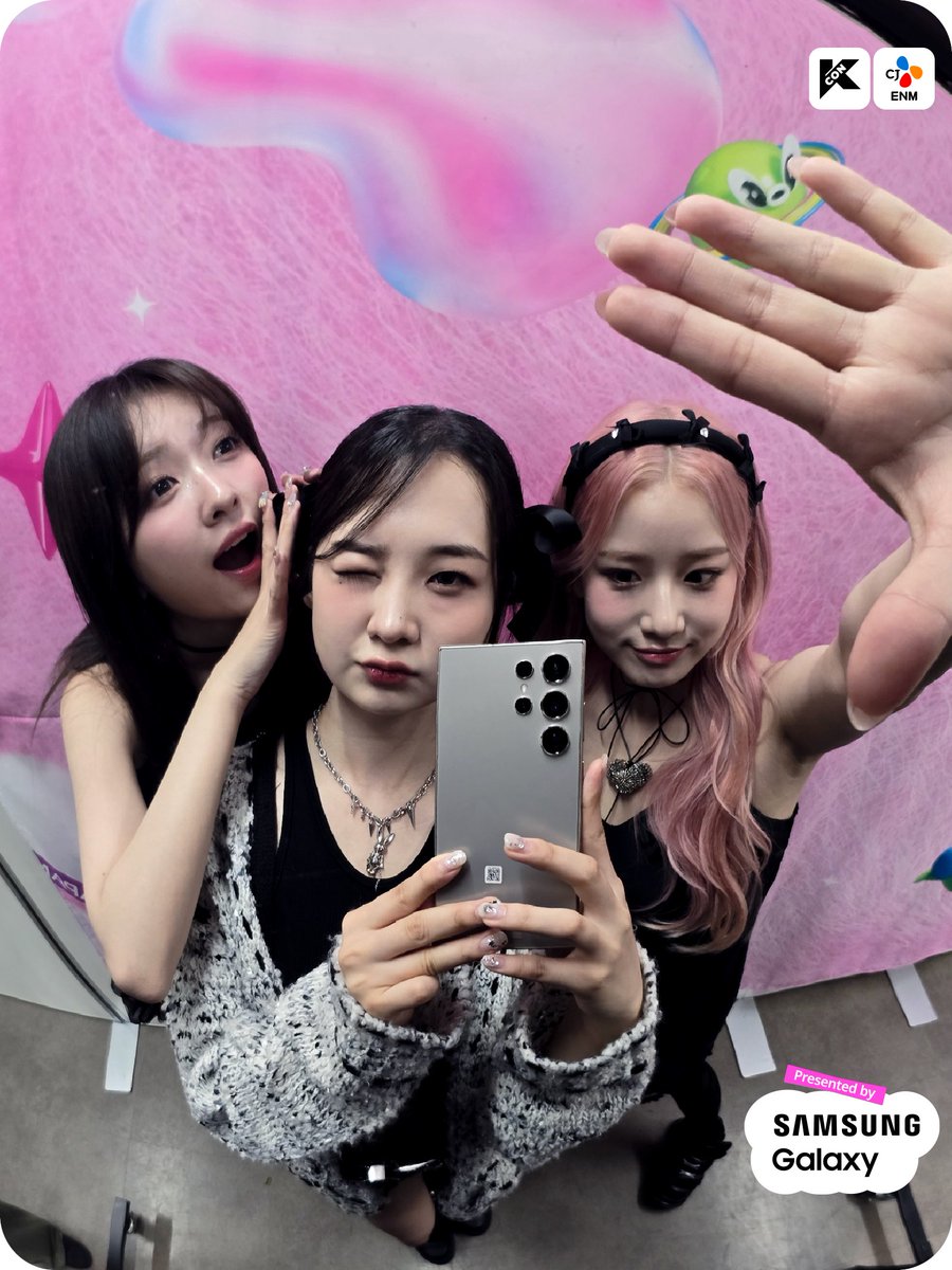 [#KCONJAPAN2024] 📸 #LIMELIGHT MIRROR SELFIE 📍 MAY 10 (FRI) Thanks to this picture, the world feels brighter now! この写真のおかげで世界が明るくなりました！ ✨ Let’s #KCON!