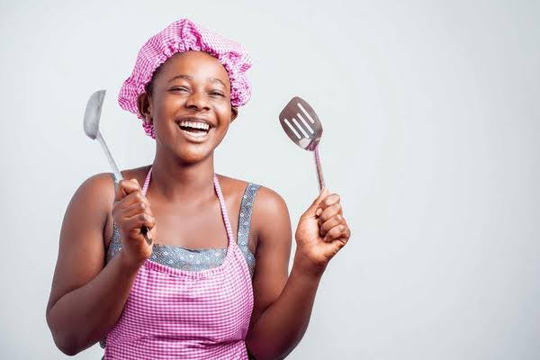 #MamaNtilie
Wewe huvaa apron ukipika ama ni kasonge sana 👩🏾‍🍳👩🏾‍🍳
#NiajeNiaje