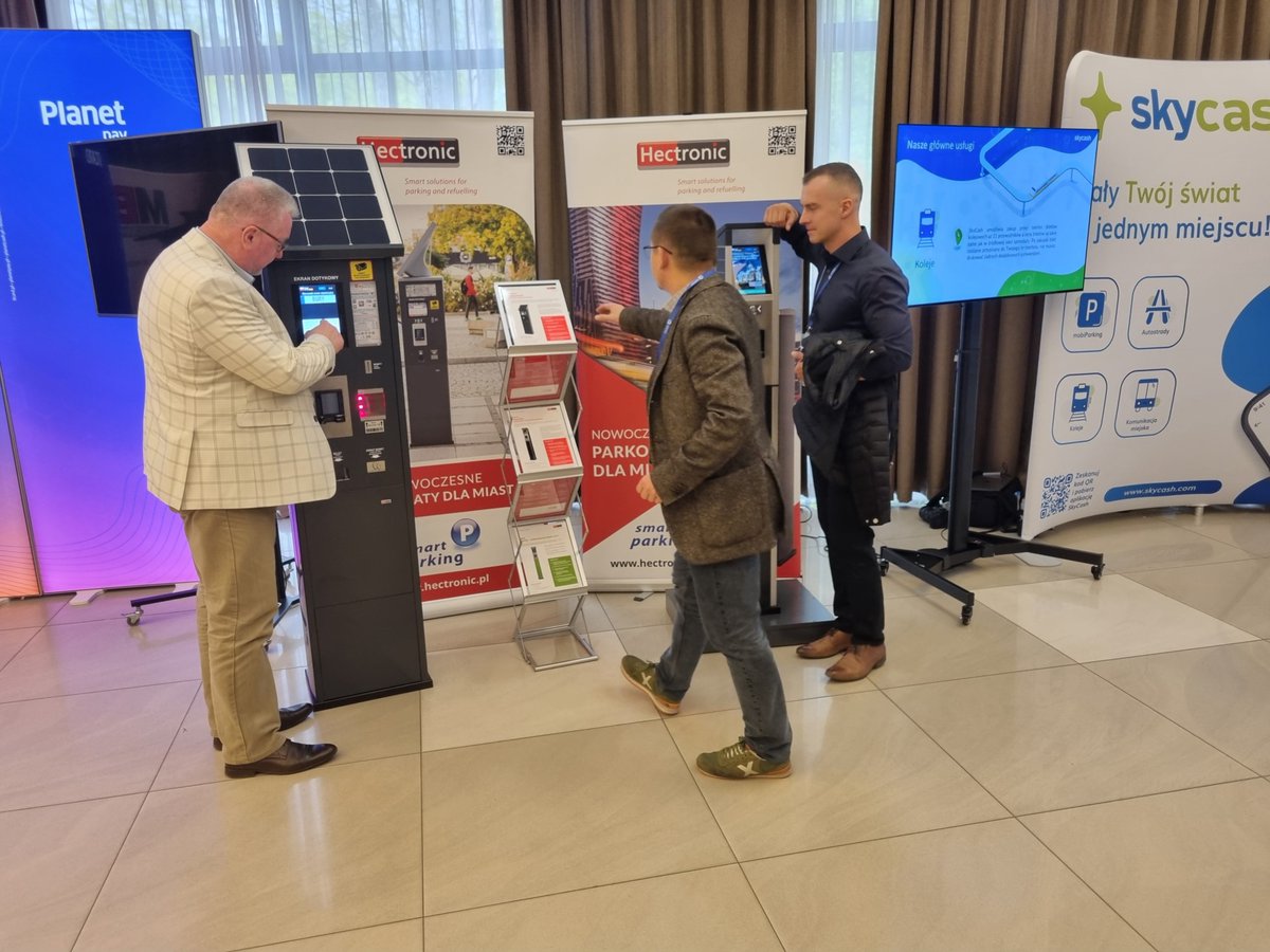 HectronicPolska's tweet photo. Firma Hectronic uczestniczyła w XI Konferencji  “Problemy w Strefach Płatnego Parkowania”, która odbyła się w dniach  24-26 kwietnia w Grudziądzu. Wydarzenie to zgromadziło  ekspertów branży parkingowej, zarządców  dróg. #hectronicpolska https://t.co/tvGbbduQ4V