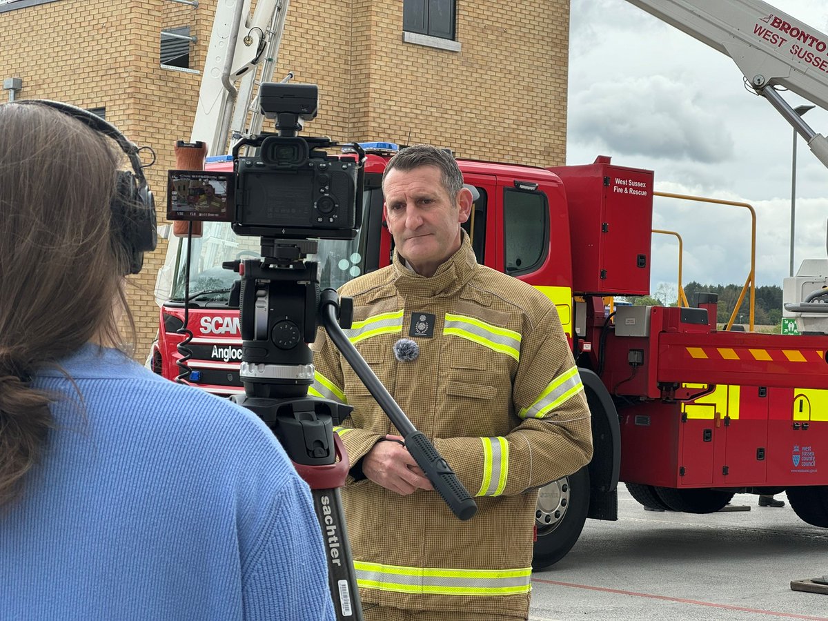 This morning our Deputy Chief Fire Officer, Mark Andrews, appeared on @BBCBreakfast to talk about the dangers of throwing away old electrical equipment in household bins. You can catch up on the interview here: orlo.uk/p8nCq (from 02:14:44)