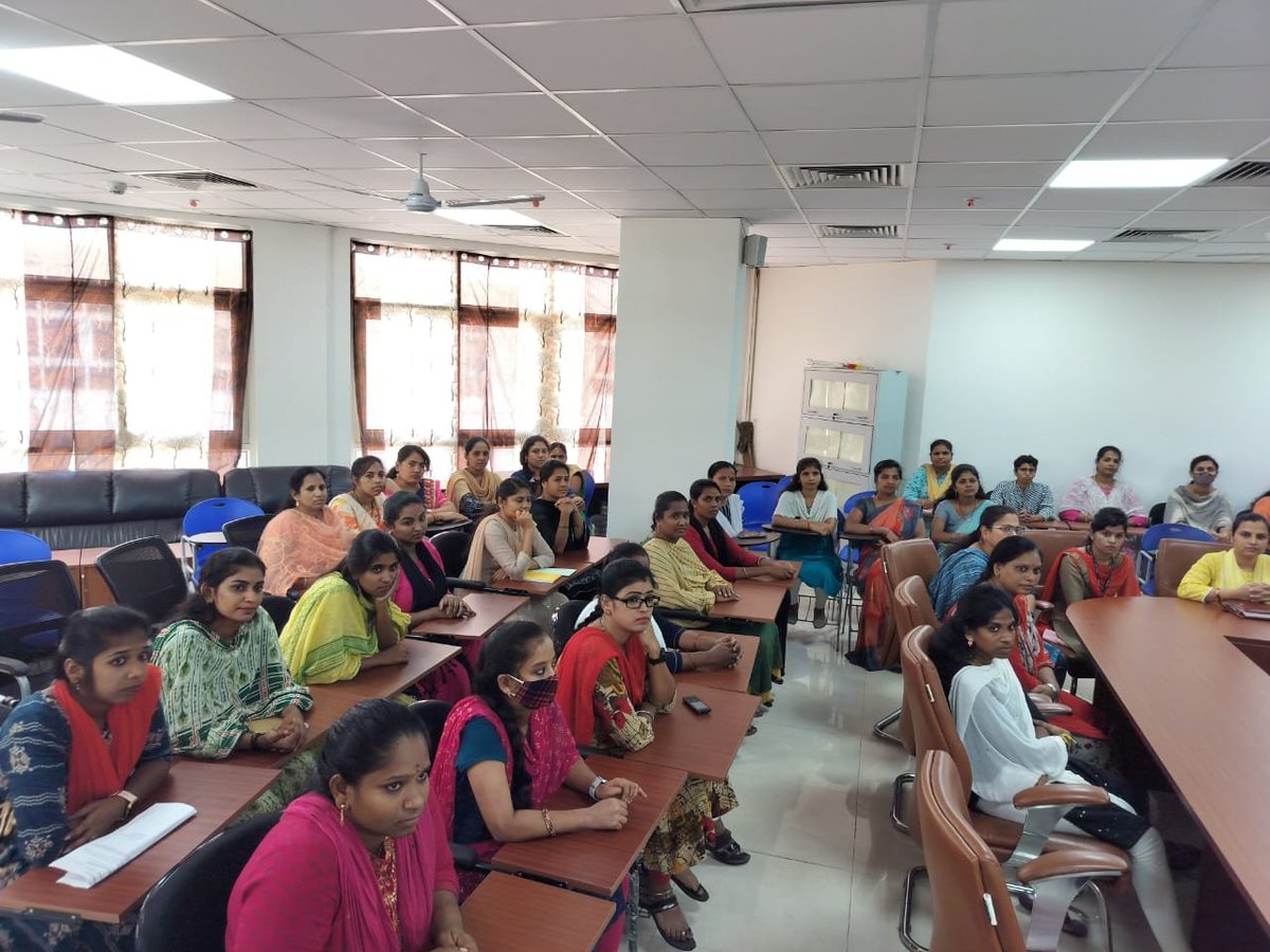 #YearofNavalCivilians
🩺As part of various events in commemoration of 2024 as the Year of Naval Civilians, a workshop on 'Health Awareness' was conducted on 09 May at HQENC for women employees. 
⚓️Dr. Niharika A, MS (OBG), DNB Consultant Obstetrician and Gynecologist from Rainbow