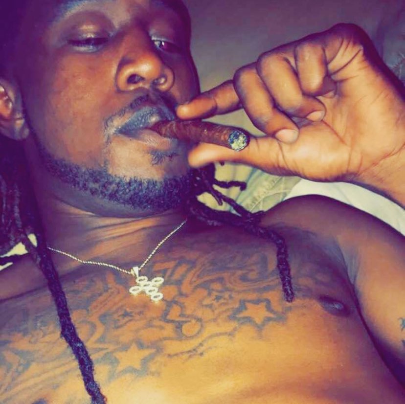 Alejandro_Cru1's tweet photo. Bae, hit this weed because it might calm you down
I rub your feet, listenin' to everything you talkin' 'bout
Straight out the streets, I'm grimy
I talk, my diamonds shiny
Don't mean to be too aggressive, baby
I go to war with God behind you https://t.co/tpWIWdqWf4