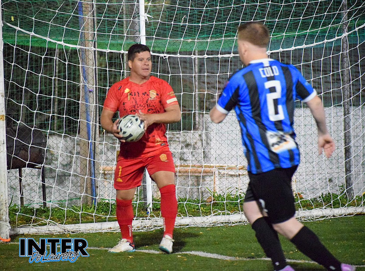 interdelaurelty's tweet image. 🔰 Ze złego na gorsze 🇵🇱!!

Por la categoría A de la @ligadetuiteros_ el Nerazzurri sigue sin levantar vuelo y en esta ocasión perdió 4-1 ante Napoli, en partido correspondiente a la quinta fecha del Torneo Apertura 2024.

Carlos "Franci" Giménez ⚽️

#vamosinter🔵⚫️💪