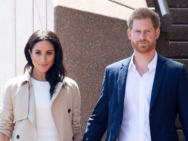 Prince Harry and Meghan visit children at the Light’s academy in Abuja, after getting a Nigerian welcome upon their arrival👀.