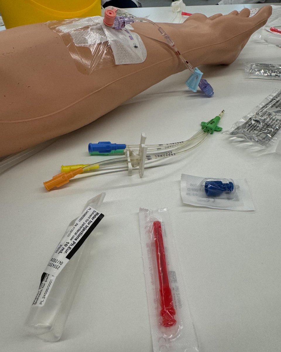 Ujala935523512's tweet image. Back at university with a renewed sense of purpose after my placement. From learning crucial clinical skills to gaining real-world experience, I'm ready to take on any challenge that comes my way. Excited to continue growing as a professional💉#StudentNurse @UoB_Nursing