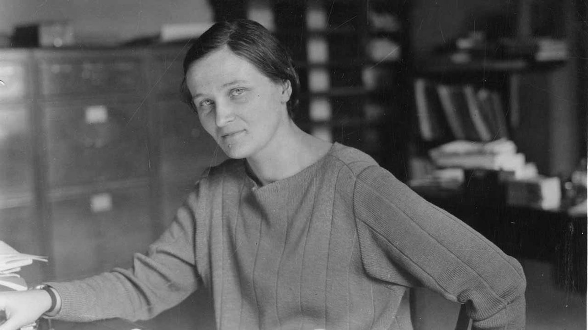 Pioneering astronomer and astrophysicist Cecilia Payne-Gaposchkin born #OTD in 1900 🎈 In 1925, she made the amazing realisation that stars were composed primarily of hydrogen and helium gas although her theory was ignored. ⭐️ blog.sciencemuseum.org.uk/cecilia-payne-… #WomenInSTEM 🌟