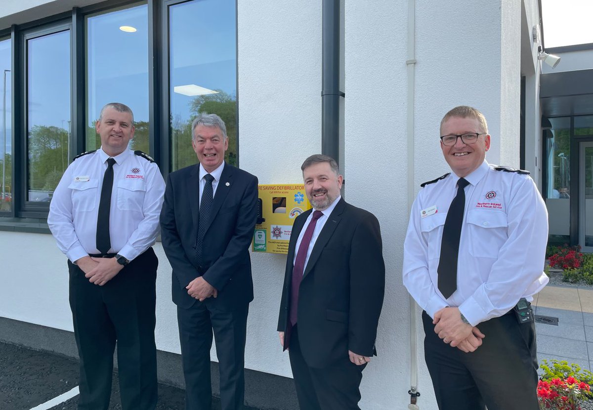 .@healthdpt Minister @RobinSwann_MLA visited Antrim Fire Station to mark that all NIFRS Fire Stations have now been fitted with life-saving defibrillators. The equipment is intended for public use for anyone to access in an emergency. Read more here 👇 nifrs.org/life-saving-de…