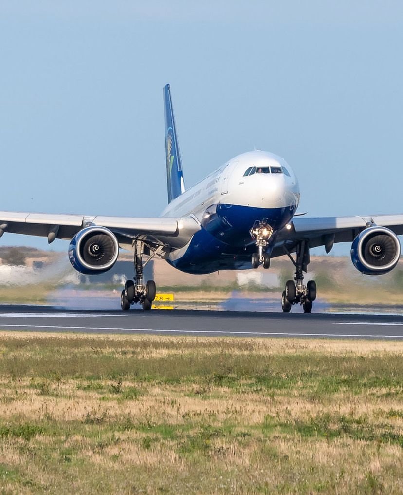Exciting news! ✈️ @FlyRwandAir has launched daily direct flights between London Heathrow, Terminal 4, and Kigali. CEO @YvonneMakolo says,“These direct daily flights are a testament to the growing demand from customers both in the UK and Africa.” 🔗 timesaerospace.aero/news/route-pla… 🇷🇼🇬🇧