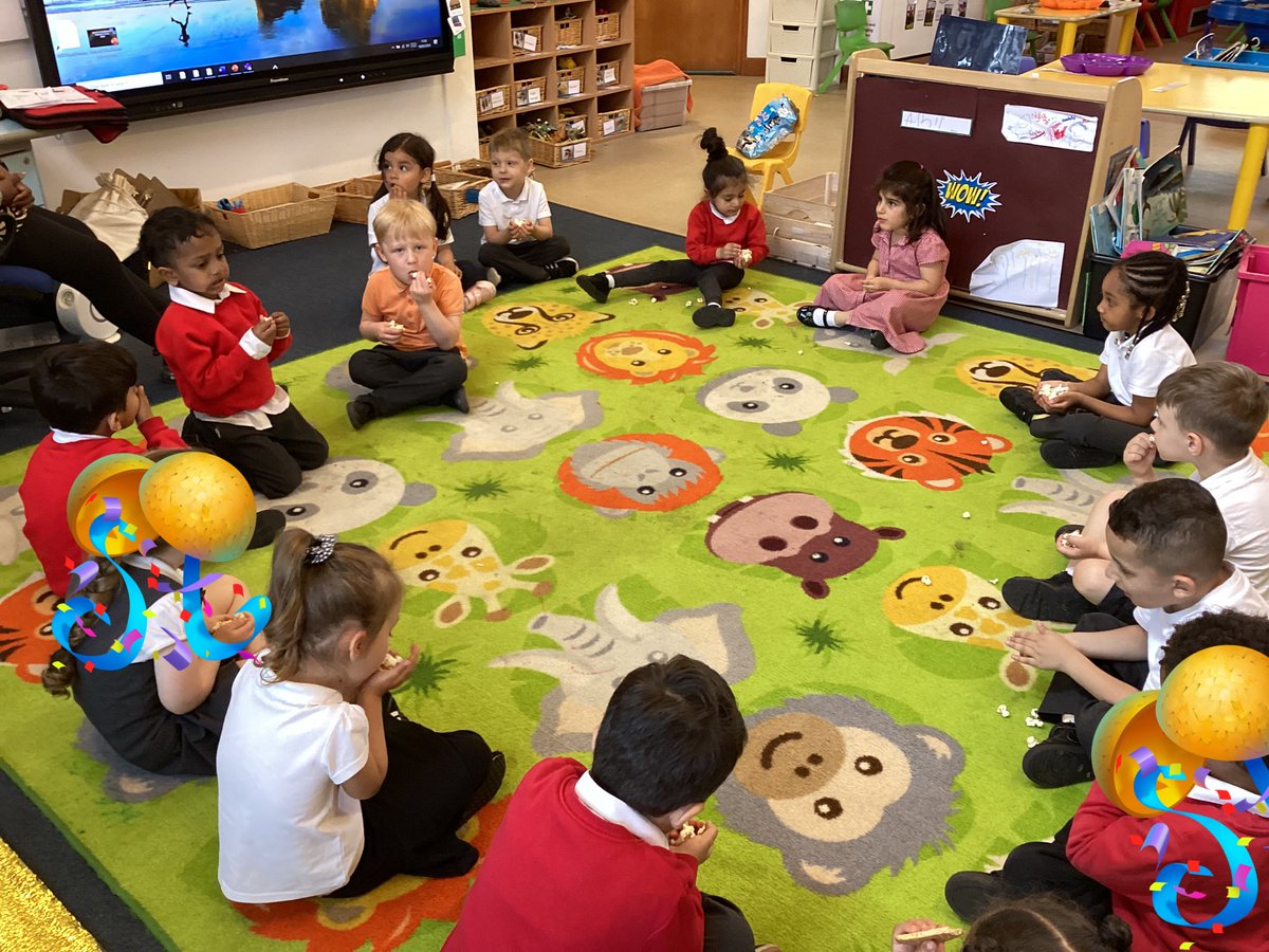 Waddle Class have been so good they had some healthy popcorn, biscuits, apples, milk and water for their Friday Treat! Well Done Nursery!