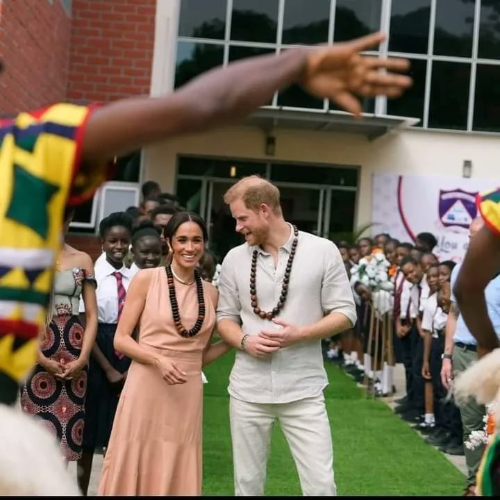 Prince Harry and Meghan visit children at the Lights Academy in Abuja, Nigeria

The Duke & Duchess of Sussex arrived Nigeria today, May 10.

They are here to champion the Invictus Games, which Harry founded to aid the rehabilitation of wounded & sick servicemembers and veterans.