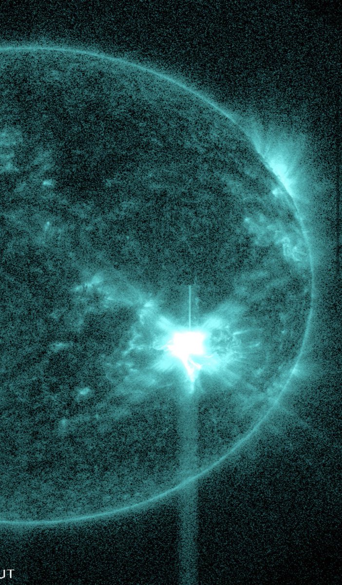 Powerful X3.9-class solar flare this morning—this energy release may have induced a sixth straight solar storm headed in Earth’s direction (NASA, SDO 131)