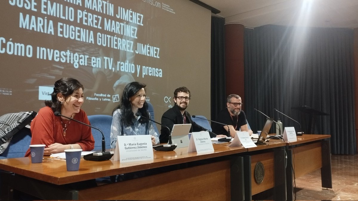 Comenzamos con la mesa de clausura en la sala Lope de Rueda: "Cómo investigar en TV, radio y prensa".

🗣️ Aprendemos con <a href="/VIR_M_J/">Virginia Martín</a>, <a href="/joseemiliopm/">J. E. Perez 🔻</a> y <a href="/MEugeniaGJ_/">María Eugenia Gutiérrez Jiménez</a>.

Presenta <a href="/sggac/">Samuel García</a>.

<a href="/AsHisCom_/">AsHisCom</a> 

#JovenesAsHisCom2024