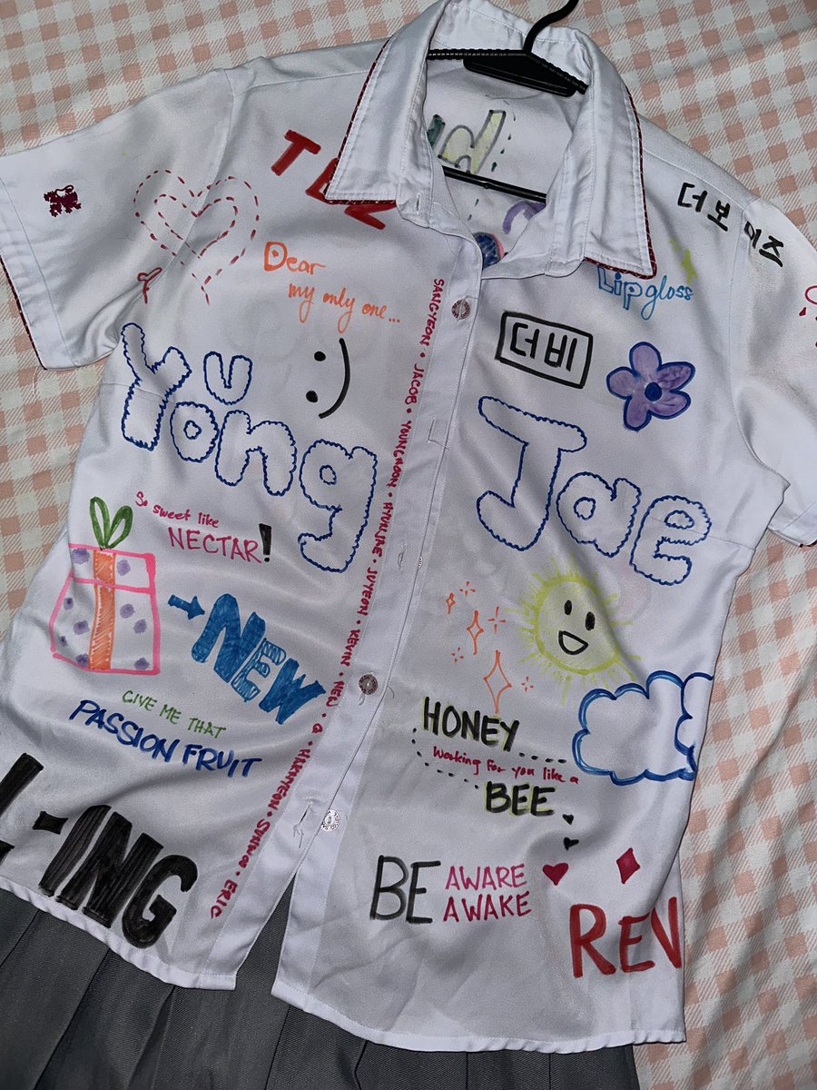 withjanellie's tweet image. This is what i meant when i said i let my intrusive thoughts win for my kwave outfit

A guide how to find me for the freebies 😆