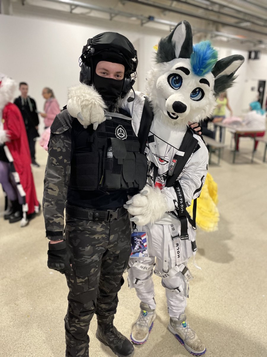 White_Point_'s tweet image. i never force anyone for a picture 

#FursuitEveryday #FursuitFriday #fantasybasel
