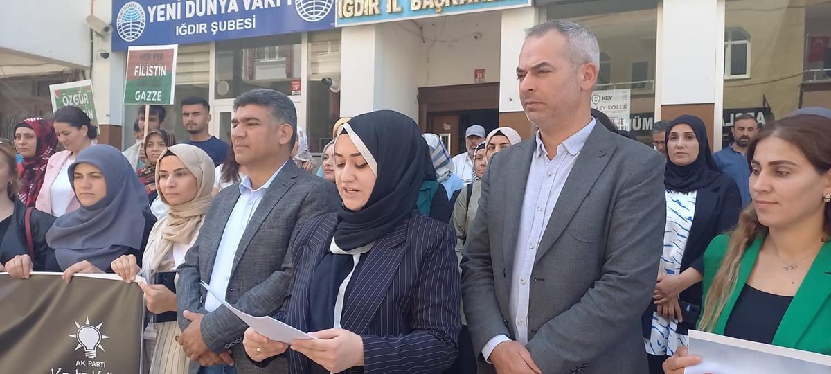 guvendemirel76's tweet photo. “Gazze’de Anne Olmak, Yaşamayacağını Bilerek Çocuk Doğurmaktır.”

Ak Parti Kadın Kollarımızın 81 ilde eşzamanlı düzenlediği basın açıklamalarına paralel olarak Parti Binamızın önünde teşkilat mensuplarımızın katılımı ile Gazzeli Anneler için basın açıklamasında bulunduk. https://t.co/UhdJeDNJJL