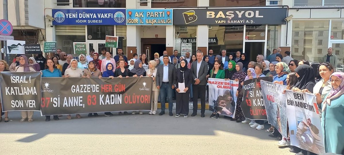 guvendemirel76's tweet photo. “Gazze’de Anne Olmak, Yaşamayacağını Bilerek Çocuk Doğurmaktır.”

Ak Parti Kadın Kollarımızın 81 ilde eşzamanlı düzenlediği basın açıklamalarına paralel olarak Parti Binamızın önünde teşkilat mensuplarımızın katılımı ile Gazzeli Anneler için basın açıklamasında bulunduk. https://t.co/UhdJeDNJJL