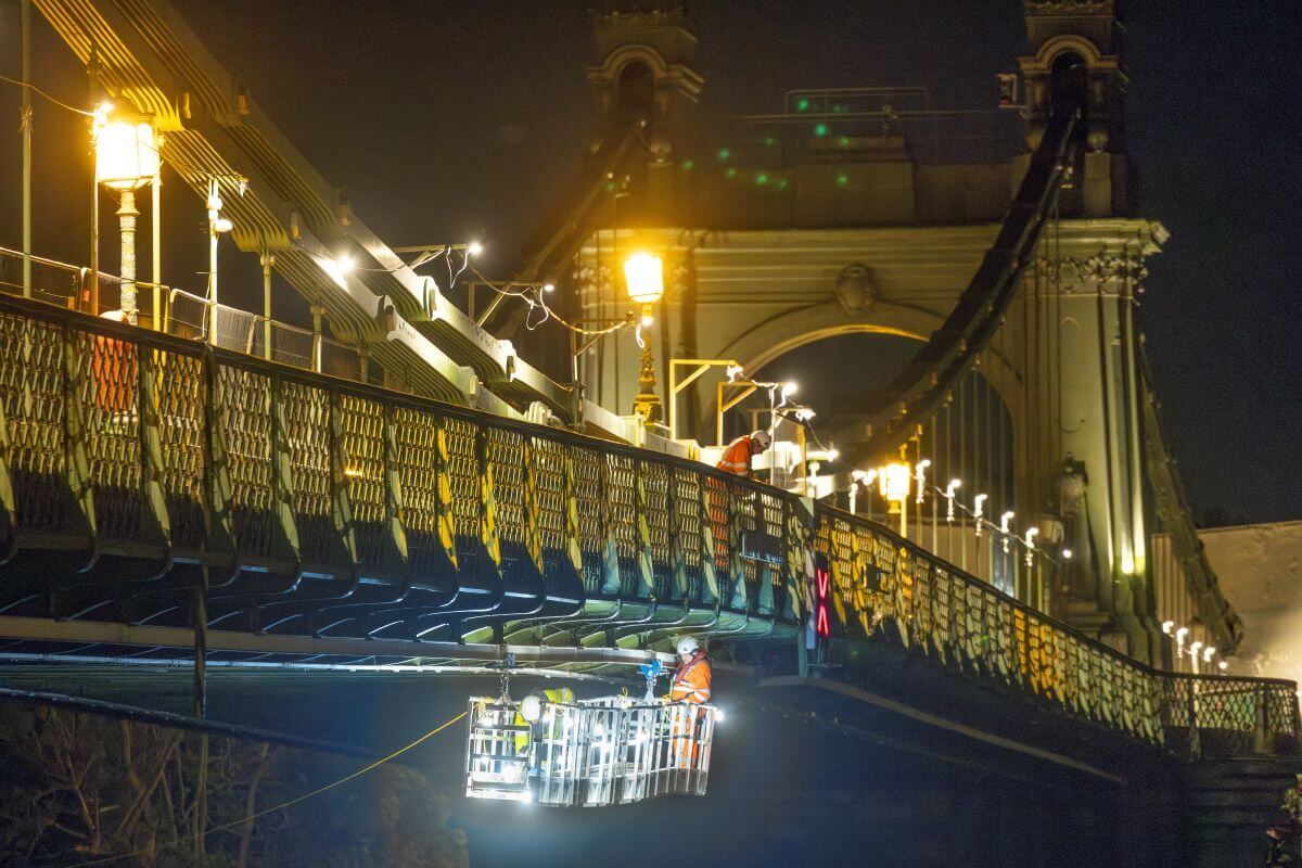 Engineers will resume final stabilisation works on the Grade II* listed Hammersmith Bridge on Tuesday 28 May. Cyclists will still be able to cross by walking their bikes across. Works are set to finish by end of 2024. Read more: lbhf.gov.uk/news/2024/05/s…