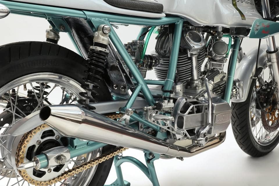 We'll just leave this here for you to study... #classicbike #classicbikes #classicbikeshow #classicbikers #classicmotorbike #classicmotorcycles #classicmotorcycleshows #classicmotorcycleclub